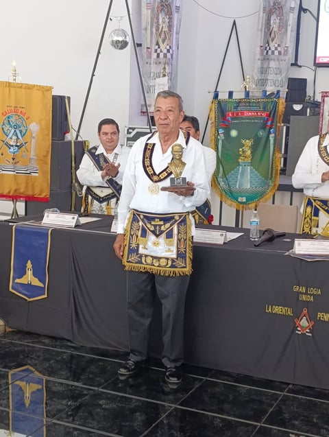 El Contralmirante Enrique Oropeza Meneses presidiendo el Encuentro Masónico Peninsular en Yucatán.