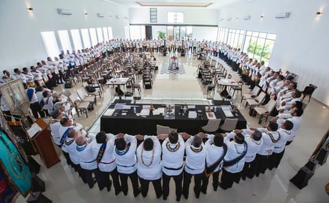 Gran grupo de asistentes congregados en el Encuentro Masónico Peninsular en Yucatán.